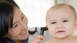 Bấm lỗ tai cho trẻ nhỏ quá sớm nguy cơ biến chứng nguy hiểm