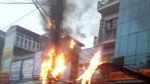 Thanh Hóa: Cột điện bốc cháy nghi ngút giữu trời mưa