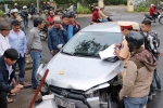 Xe Toyota mất lái gây tai nạn liên hoàn, 4 người bị thương