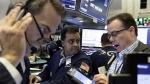 Dow Jones giảm hơn 500 điểm rồi phục hồi trong phiên giao dịch đầy kịch tính