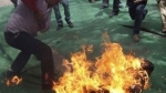 Chồng tưới xăng đốt người vợ 17 tuổi giữa ban ngày