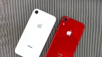 Trên tay iPhone XR màu trắng và đỏ đầu tiên tại Việt Nam