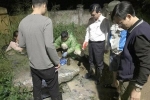 Nước thải từ bãi rác Xuân Sơn xả ra hồ ở Hà Nội
