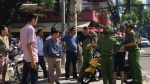 Đôi nam nữ vượt đèn đỏ, đạp ngã cảnh sát giữa đường phố Đà Nẵng