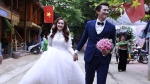 Soi gu thời trang sang chảnh của vợ diễn viên Hà Việt Dũng