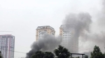 Hà Nội: Sau tiếng nổ lớn, tiệm sửa xe máy bốc cháy dữ dội