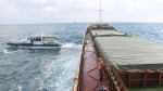 Phát hiện hơn 2000 tấn than không rõ nguồn gốc được vận chuyển trên biển