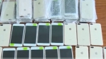 Mua 50 chiếc iPhone 8 plus ở chợ Đồng Xuân về bán kiếm lời