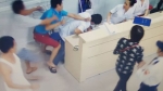 Đang lấy thông tin bệnh nhân, một y sĩ ở Phú Quốc bị đánh