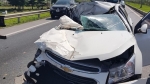 Tông mạnh đuôi xe tải, xe Chevrolet vỡ nát khiến hai người bị thương