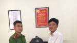 Giảng viên đại học Bách Khoa được CAP Bạch Mai trao trả tài sản bị đánh rơi