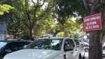 Lấn chiếm lòng đường, vỉa hè làm bãi đỗ xe tại khu đô thị Trung Hòa - Nhân Chính