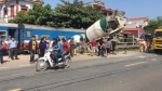 Bắc Giang: Xe bồn đâm tàu hỏa, may mắn không ai thiệt mạng