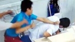 Y sĩ bị bạn của bệnh nhân hành hung tại bệnh viện