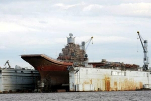 Tàu sân bay Nga hư hại khi ụ nổi bị chìm