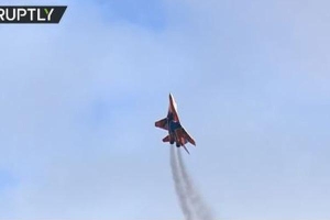 Video: Dàn tiêm kích 'sát thủ' MiG-29 và màn nhào lộn đỉnh cao trên bầu trời Nga