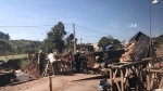 Đắk Nông: Xe tải mất lái tông sập cầu tạm