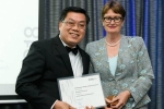 GS Nguyễn Văn Tuấn đoạt giải xuất sắc về nghiên cứu tại Australia