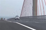 Cầu 7.300 tỷ lún võng, lái xe run tay: Vẫn an toàn?
