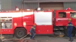 Công nhân nhà máy thép tháo chạy khi kho chứa hàng bốc cháy