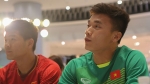 Đức Chinh, Bùi Tiến Dũng hồi hộp khi đứng cạnh cúp vàng AFF Cup