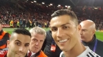 Fan cuồng Ronaldo bị điều tra vì mang súng nhựa vào sân Old Trafford