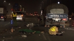 Xe máy va chạm xe tải trên cầu Nhật Tân, nam thanh niên tử vong
