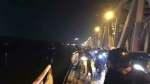 Hà Nội: Ôtô mất lái lao xuống sông Hồng, chưa tìm thấy người bị nạn