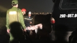 Clip: Tìm thấy 2 thi thể trong vụ xe ôtô đâm gãy lan can cầu Chương Dương lao xuống sông Hồng