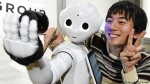 Robot thay thế hay hỗ trợ con người?