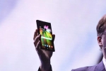 Samsung lần đầu tiên giới thiệu smartphone màn hình gập sau nhiều năm ấp ủ