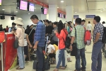 Khách nước ngoài lưu trú ở sân bay Tân Sơn Nhất sức khỏe yếu
