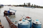 Thuyền chở hàng chục tấn hóa chất chìm ở sông Đồng Nai