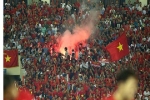 CĐV Myanmar năn nỉ fan Việt Nam dừng ngay 'đặc sản' pháo sáng