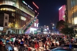 Đường phố Hà Nội ùn tắc chiều tối Black Friday