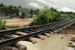 Bão số 9 gây mưa 'khủng' cuốn trôi đường ray, đường sắt Bắc - Nam tê liệt