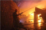 Bình Dương: Cháy lớn nhà xưởng chứa lốp xe sát khu nhà trọ