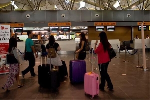 Hai khách Việt bị giữ tại Malaysia vì nói có bom trong hành lý bay