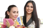 Mẹ Hoa hậu Tiểu Vy tiễn con gái đi thi Miss World