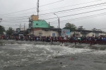Nam thanh niên bị nước cuốn mất tích khi đang đi xe máy về nhà trong cơn bão số 9 ở Sài Gòn