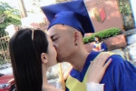 Quỳnh Kool 'em gái' Lan cave khoá môi bạn trai trong ngày tốt nghiệp