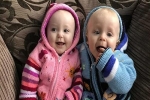 Không đầu hàng số phận, người mẹ Anh gây quỹ hơn 1 tỷ đồng cứu hai con sinh đôi 20 tháng tuổi bị bại não