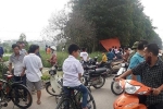 Bắc Ninh: Phát hiện xác chết đang phân hủy bên lề đường