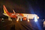Máy bay Vietjet rơi 2 bánh khi hạ cánh, 200 khách tiếp đất bằng phao trượt