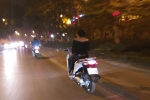 Gái mại dâm vẫy chuyển sang đi xe máy chào mời trên nhiều tuyến phố bị Hà Nội liệt kê vào danh sách đen