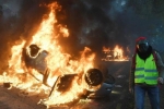 Đường phố Paris chìm trong khói lửa vì bạo loạn