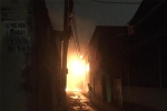 Trụ điện ở khu dân cư Sài Gòn bốc cháy kèm theo tiếng nổ, hàng chục người hoảng loạn tháo chạy