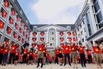 Hàng nghìn học sinh nhảy Flashmob trên nhạc của Sơn Tùng MTP cổ vũ đội tuyển Việt Nam tại AFF CUP 2018