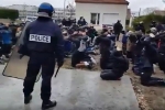 Video học sinh quỳ gối, bị còng tay trước cảnh sát khiến nước Pháp dậy sóng