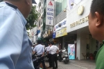 Hai thanh niên dùng súng cướp ngân hàng ở Sài Gòn